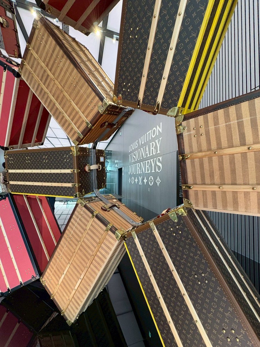eto_info_'s tweet photo. LOUIS VUITTON 展へ https://t.co/5hDn2ZBCK5