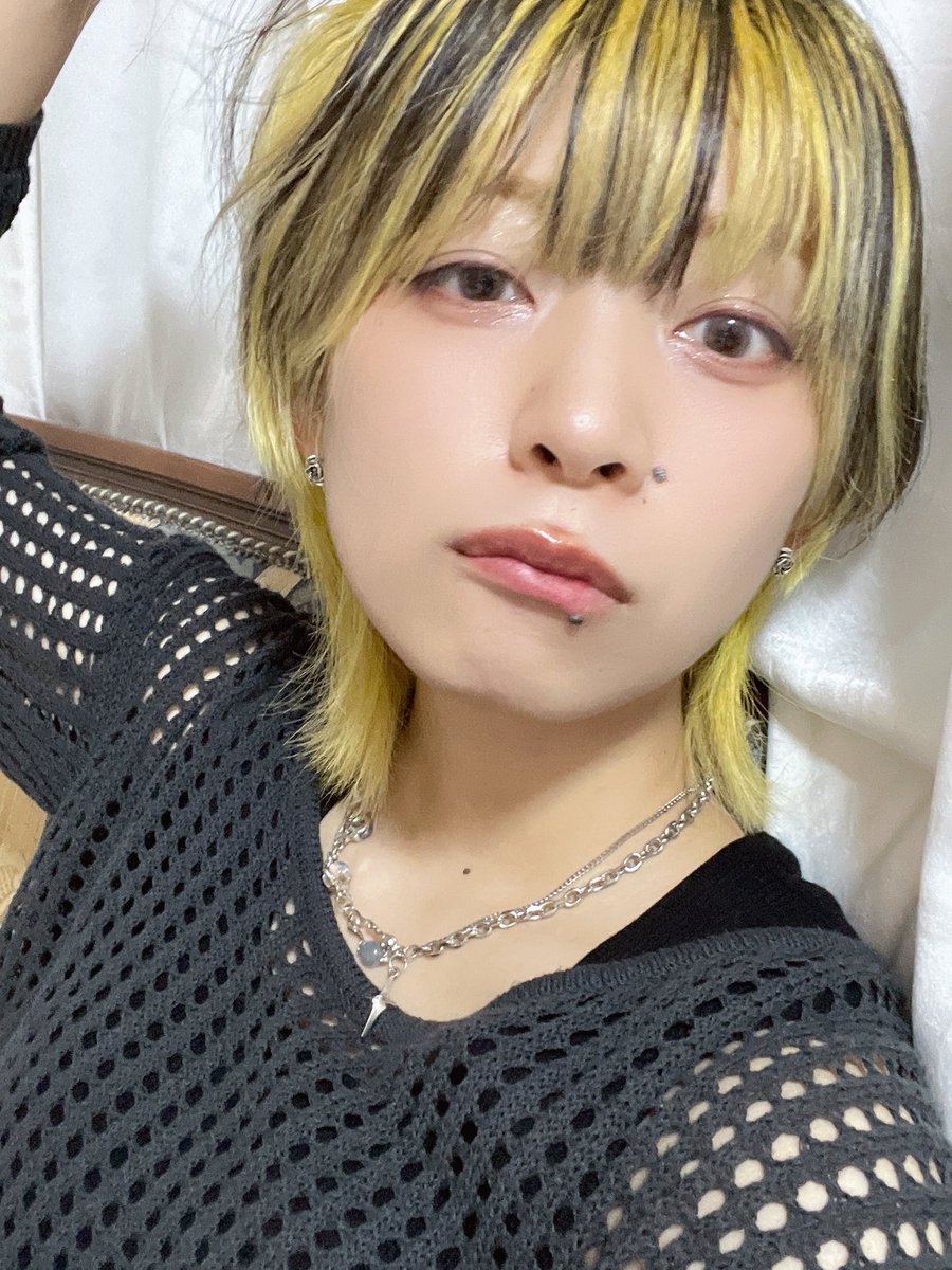code_mui's tweet photo. 配信ありがとう〜🫶
つけ爪滑らかすぎて痒いとこかいてもぜんぜんおさまらない鋭利な爪どこ

ウェンズデーの続きみる☂️
明日も21:00~❕ https://t.co/ydRiwrucmX