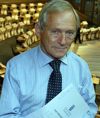 George Reid, former PO of the Scottish Pment, was that rare animal, a politician with a background in the real world. An award winning broadcaster and Red Cross disaster relief leader, he  had  Gemini Sun Mercury and Fixed Star Aldebaran bringing honour.
star4cast.com/george-reid-a-…