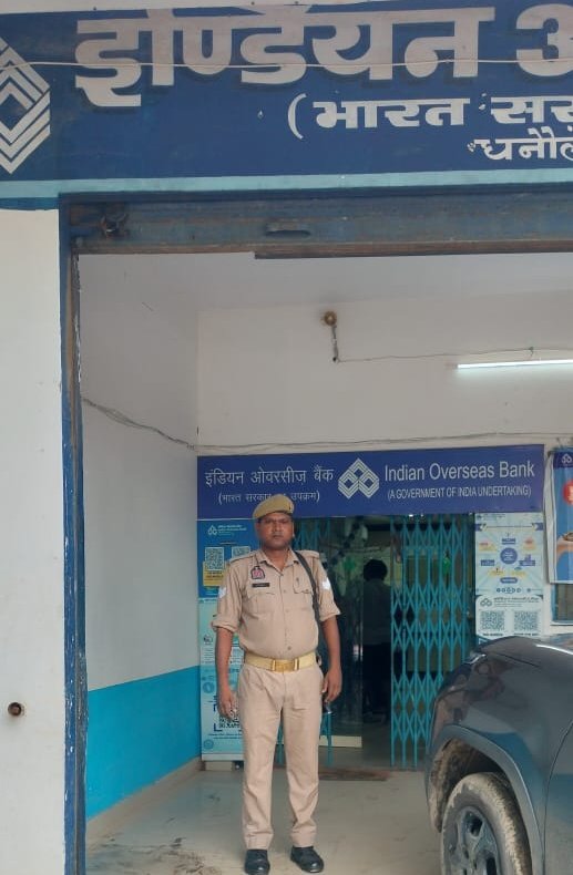 DCPWestAgra's tweet photo. #PoliceCommissionerateAgra
▶️#थाना_मलपुरा पुलिस टीम द्वारा थाना क्षेत्रान्तर्गत व्यवसायिक प्रतिष्ठानों/बैंकों/एटीमाें की जा रही हैं, सघन चेैकिंग।
▶️बैंक/एटीएम के आस-पास खड़े/घूम रहे संदिग्ध व्यक्तियों/वाहनों पर रखी जा रही है नजर।
#BankChecking https://t.co/tagA6WfbV8