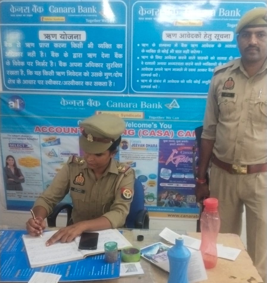 DCPWestAgra's tweet photo. #PoliceCommissionerateAgra
▶️#थाना_मलपुरा पुलिस टीम द्वारा थाना क्षेत्रान्तर्गत व्यवसायिक प्रतिष्ठानों/बैंकों/एटीमाें की जा रही हैं, सघन चेैकिंग।
▶️बैंक/एटीएम के आस-पास खड़े/घूम रहे संदिग्ध व्यक्तियों/वाहनों पर रखी जा रही है नजर।
#BankChecking https://t.co/tagA6WfbV8