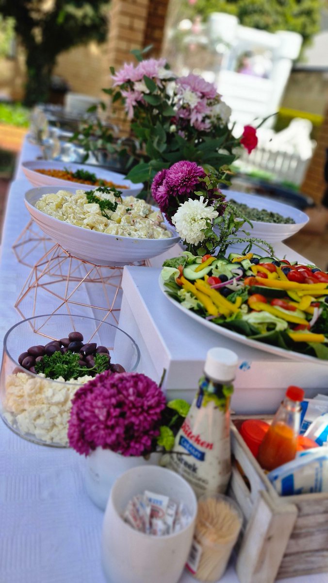 BothsideMo's tweet image. FOR BOOKINGS 
Food Catering Services by Mo_Dijong 

Insta: Mo_Dijong 
TikTok: Mo_Dijong 
📞: 079 322 6536 
📍 Pretoria 》Jhb 》 wherever you are.