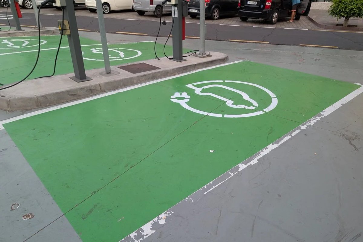 Slowenien fördert E-Fahrzeuge mit 9,2 Mio Euro
electrive.net/2025/08/13/slo…