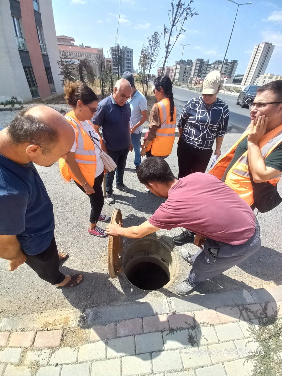 #iski Başakşehir Şube Müdürlüğü, Su ve Kanal İşleri Şefliğimiz kontrol teşkilatınca, ilgilileri tarafından yapılan atıksu ve içmesuyu hatlarının sağlıklı, güvenli ve kesintisiz bir şekilde çalışabilmesi için kontrollerini gerçekleştiriyoruz.