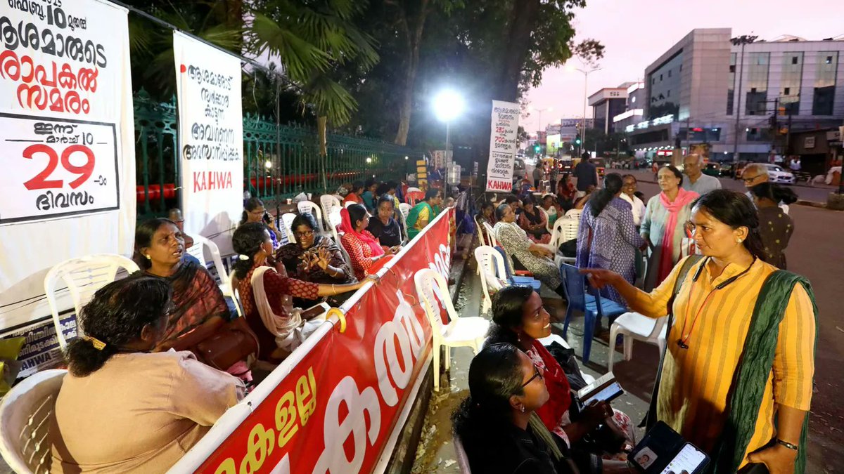 dstock_insights's tweet photo. I have a growing hate for how the "Communist" party in TN handles any issue and their hypocrisy is what really gets to me. Started with Samsung protest, same story with sanitation workers protest

From talking about "job security and salary negotiation" they straight jump to making it about all contract jobs. Same with the Samsung protest, from "salary negotiation" to suddenly comparing South Korean salaries. For example in Kerala, ASHA workers have been protesting for 7 months and no one dares to attack leaders on a personal level like they did here. Has anyone even shared this protest here? 

PS: Zero respect for that other gang.