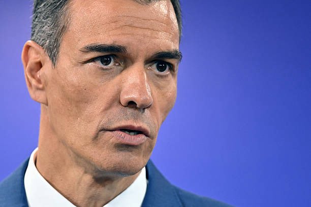 AntnMartnLpez1's tweet image. Si el PRESIDENTE del Gobierno tiene que resolver los problemas que compete a las comunidades autónomas para que estamos pagando a los presidentes de las comunidades?
vuelvo a repetir GRACIAS que PS estaba al frente del COVID