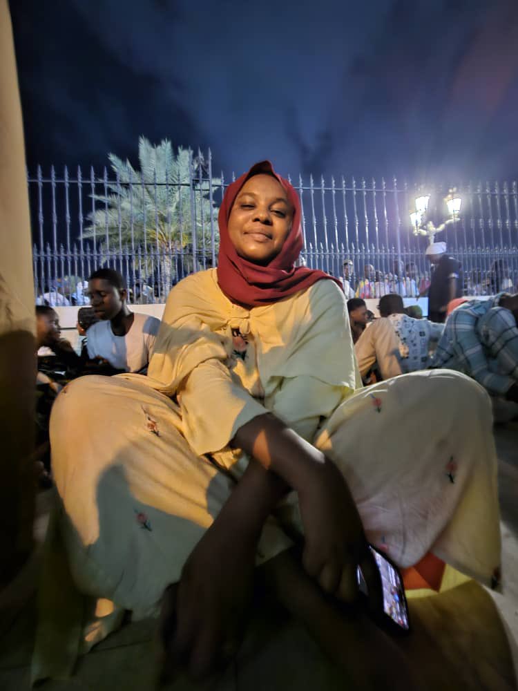 Sante nagne yala.  Santaléko Ahmahdoul Kahdim! Yala naniouko yaga tewe! Yala bou kene manquer dewen inshala.
Alhamdoulilah!!! mbecte mi dou dieeh🥰❤️
Touba beneu la si bereup yi ❤️ Serigne Touba keneu la ci nioune❤️
Khol yi feeh nagn, neeh nagne❤️  feesse nagne!