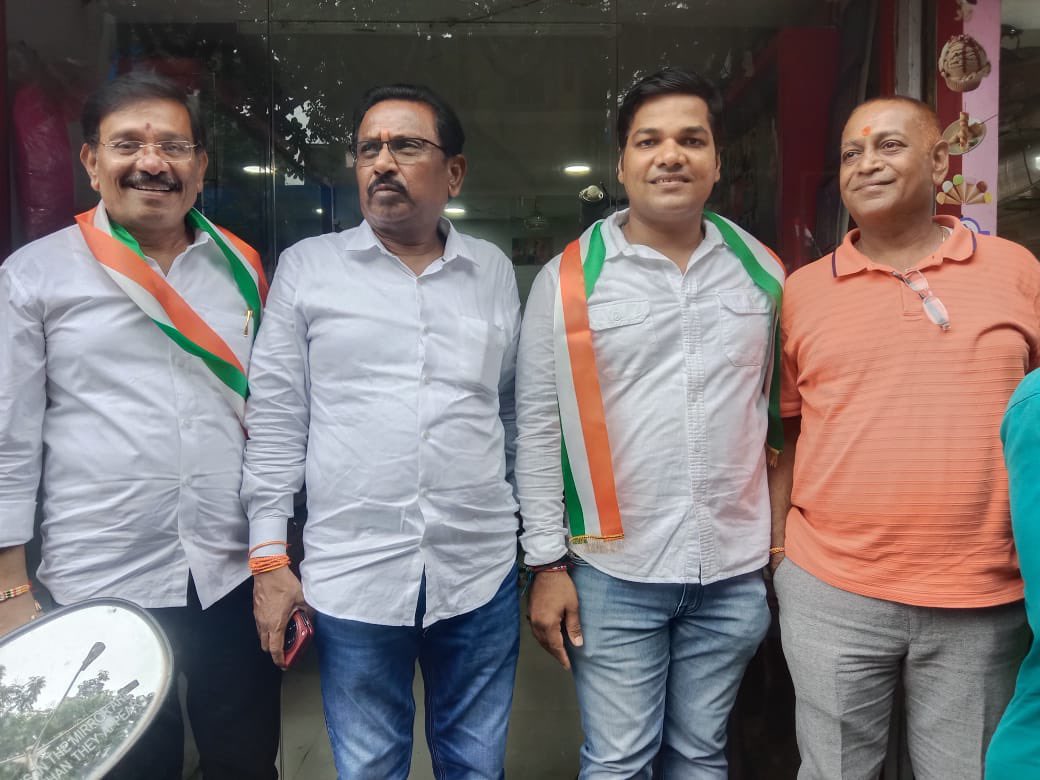 असंख्य देशभक्तांच्या उपस्थितीत तिरंगा पदयात्रा! ✨🇮🇳

धारावी विधानसभा देशभक्तीच्या लाटेत न्हाऊन निघाली!
हर घर तिरंगा अभियानांतर्गत, असंख्य देशभक्तांनी एकत्र येऊन राष्ट्रध्वजाला अभिवादन केले.

ऑपरेशन सिंदूरच्या शौर्यगाथा स्मरून, शहीद जवानांच्या अमोल बलिदानाला अभिवादन करत,