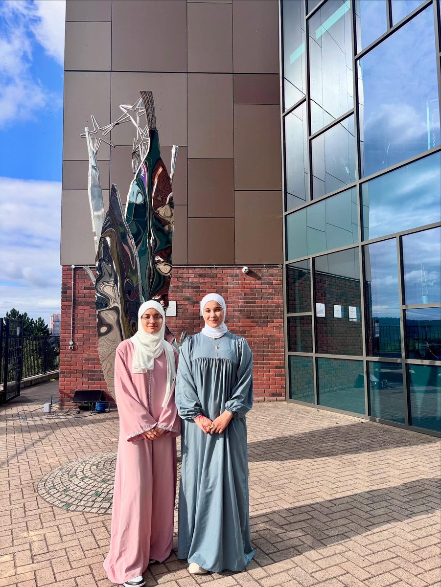 HUGE congratulations to Ariam and Nadia who have secured places @theuniversityofsheff to study medicine. We are incredibly proud of you both. 💫🩺⚕️
#aasallumni #astreanomical #medcine #doctorsofthefuture