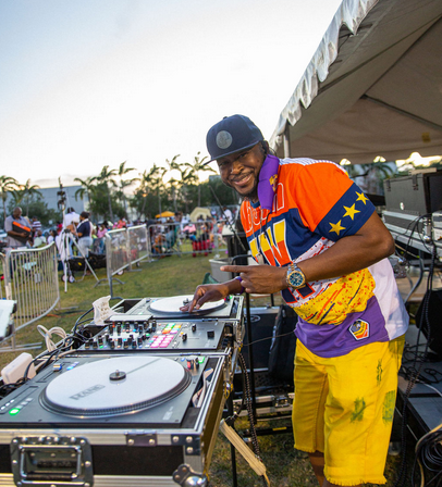 seashoreshelli's tweet photo. Places to Go::  Games, bounce houses &amp; bands at free Jamz event at park in Fort Lauderdale https://t.co/u8uFWtfORp by: Shelli Diamond https://t.co/MN5R1UlbDl