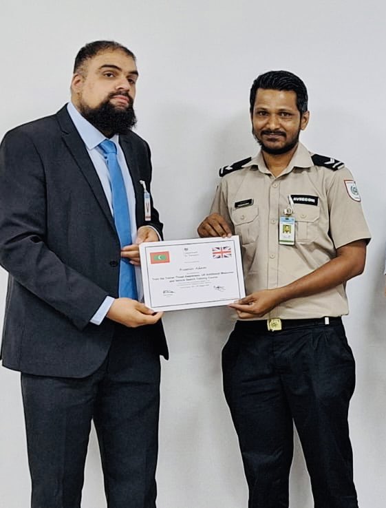 dasamaldives's tweet photo. In collaboration with @dasamaldives, @transportgovuk conducts the “AVSEC Screener Train-the-Trainer Course” from 10–14 August 2025 for @avsecommv personnel, aimed at strengthening aviation security capacity in the Maldives. 🇲🇻
@MoDmv @mgmaumoon @muazhalym @mizualee
#AVSEC https://t.co/QcUApLzMgS