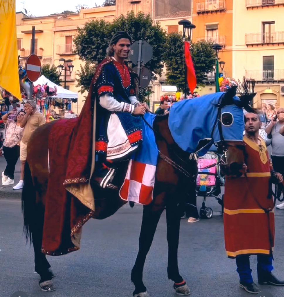 Soniadl_digital's tweet photo. Conte de Ruggero más conocido como Luca Onestini 🥰
Os dejo el enlace al grupo luquista
https://t.co/y65mGjlaoF
#LucaOne14AG #TeamLuca #onistiners https://t.co/1kmaddNpQr
