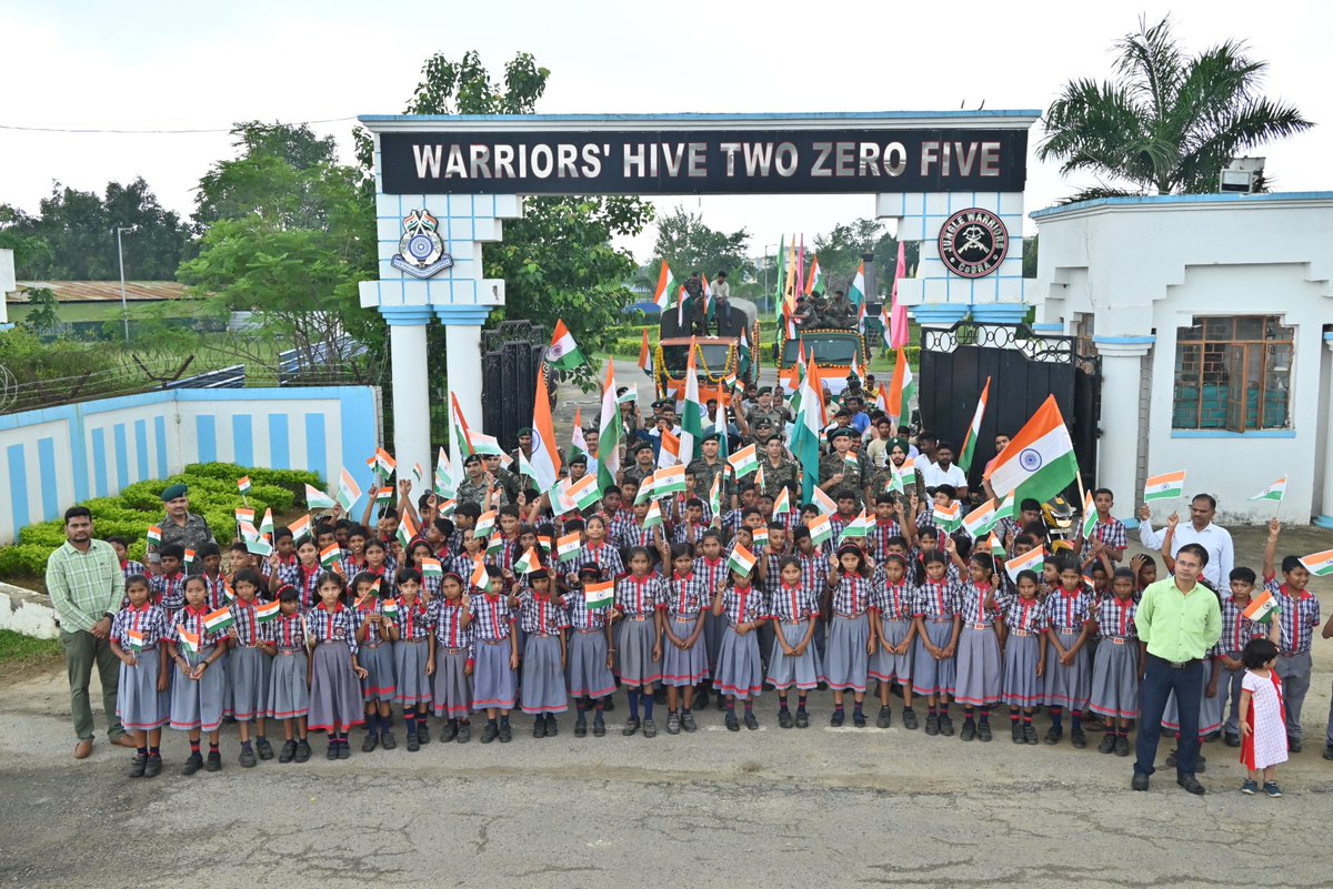 205CoBRA's tweet image. As part of the #HarGharTiranga2025 campaign launched under the aegis of #AzadiKaAmritMahotsav, 205 CoBRA proudly displayed a collective gesture through a rally celebrating the spirit of patriotism, unity, respect and commitment to the #tricolour 🇮🇳.