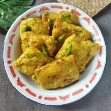 Udan2 ngene paling enak mangan tempe menjes anget, karo lombok terus dicocol petis

Sayang e ndek jkt gak ono