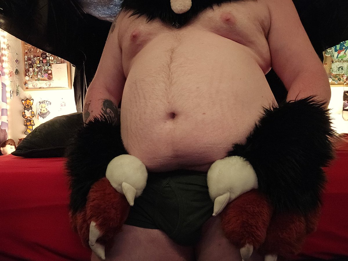 SweetRollFuzz's tweet image. I leave for IFC tomorrow!!

I'm so excited and can't wait to be around everyone again! Hope Indy is ready for this big bear &amp;gt;w&amp;lt;

And for anyone who wants a hug at IFC, just come up and ask for one! Sorry if im all sweaty tho uwu