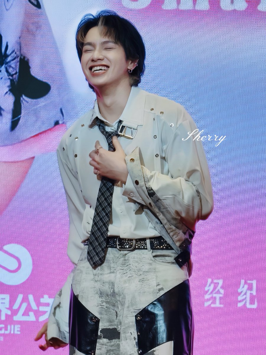 Sherryhui_77's tweet photo. 2025.8.9📸

看到你幸福就是我最大的愿望🤍✨

Seeing your happy smile is my greatest wish.🫶

#smartcsnp #smartchisanupong #SmartCSNPxKunShanEvent #Auralis https://t.co/402KsKHkI8