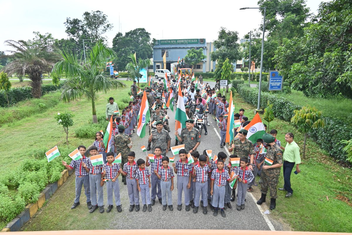 205CoBRA's tweet image. As part of the #HarGharTiranga2025 campaign launched under the aegis of #AzadiKaAmritMahotsav, 205 CoBRA proudly displayed a collective gesture through a rally celebrating the spirit of patriotism, unity, respect and commitment to the #tricolour 🇮🇳.