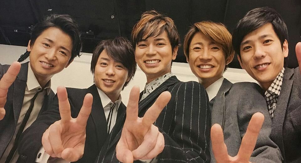 arashi_amazon's tweet photo. 世界中のARASHIファンの皆さまへ✨

これからも皆さまの未来が輝きに満ちたものでありますように、心から願っています。

またお会いできる日を楽しみにしています！

#嵐 
#ARASHI https://t.co/mCUxH35HuV