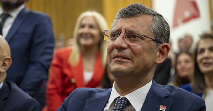 Özgür Özel bugün konuşmasıyla AK Partiyi tarihte silecekti, 

SONUŞ : FİYASKO 

2. Kırımızı Kart vakası