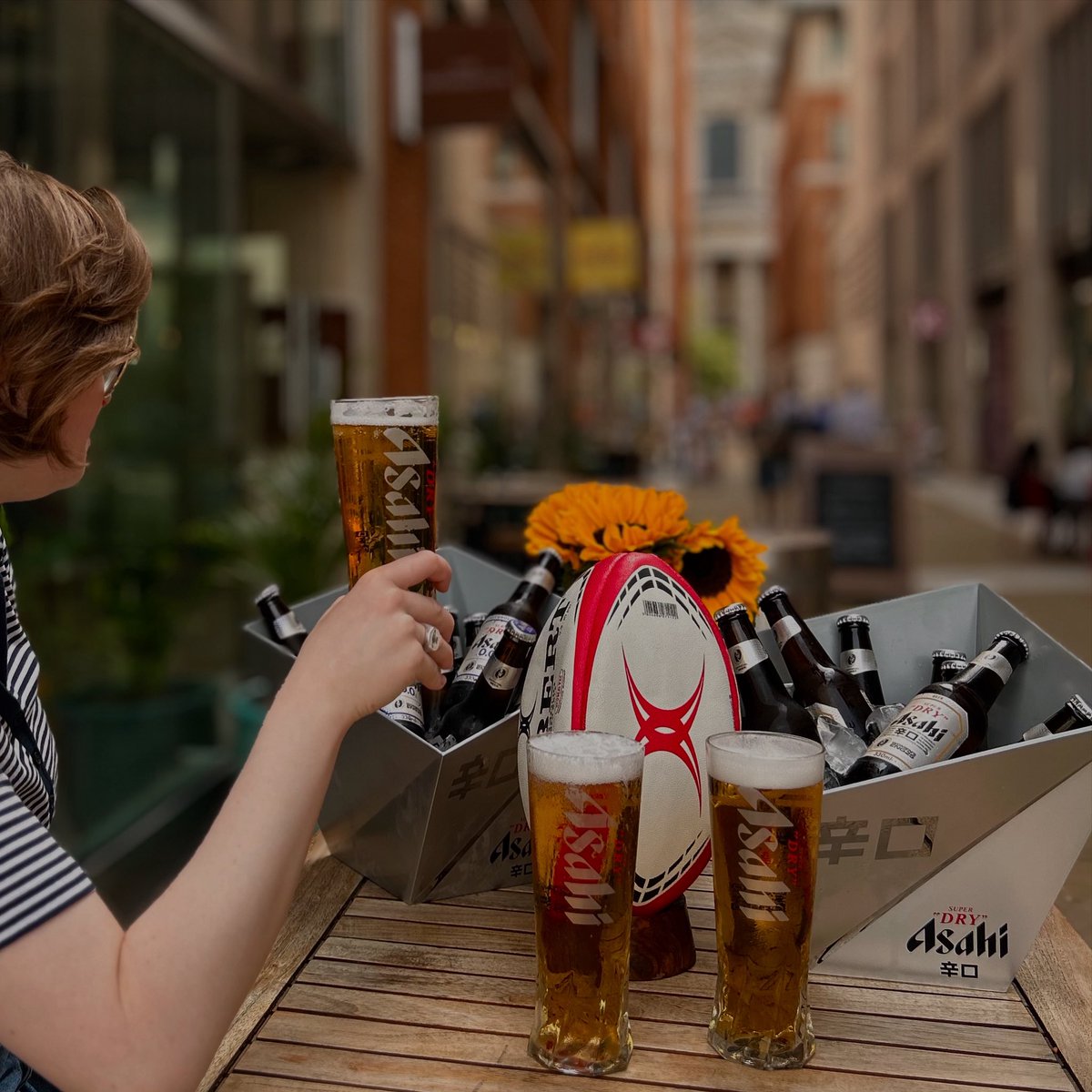 Kick-off for women’s rugby is 22 August 🏉🍻  but we’re warming up early this #thirstythursday 

#rwc2025 #therugbylove #youngspubs #citypub #asahisuperdry #cityoflondon