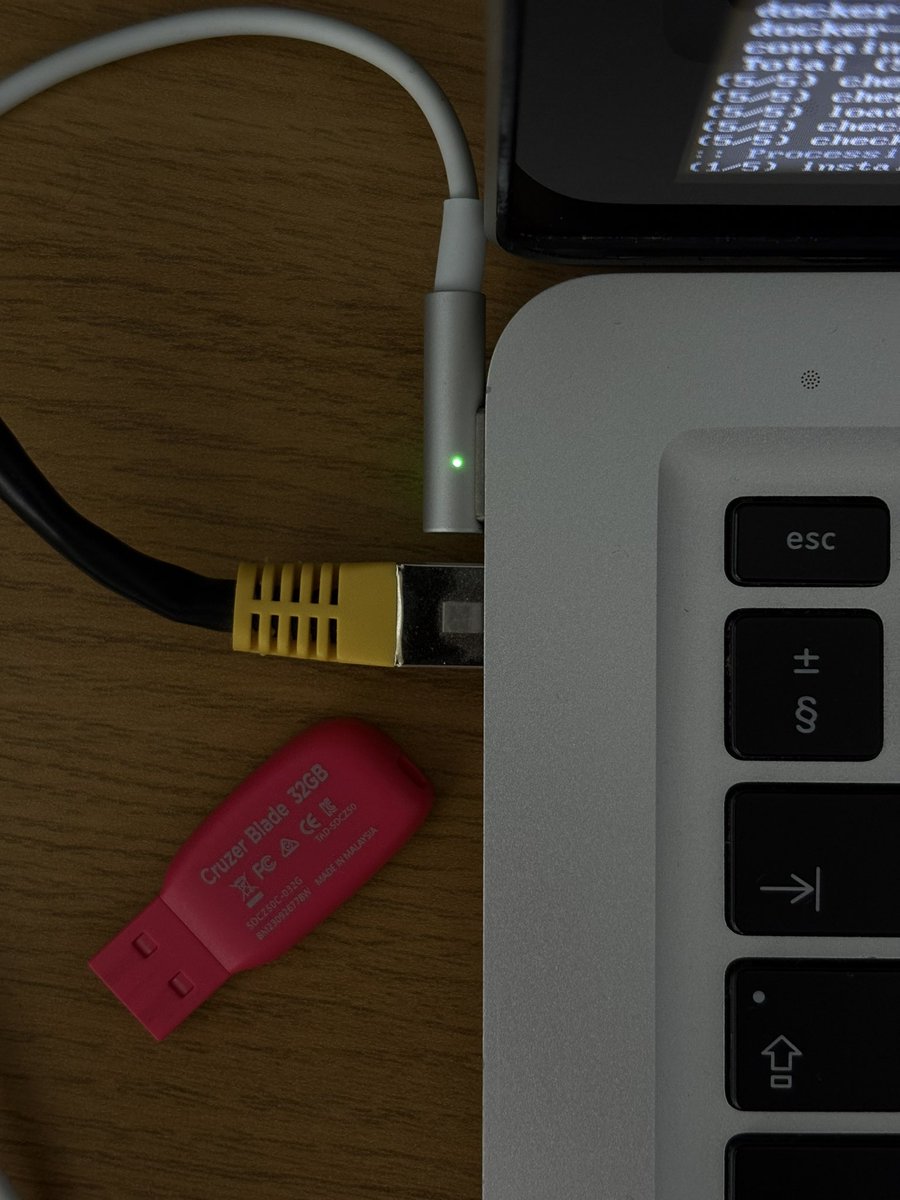 1stBestComedian's tweet photo. #omarchy up and running on my old 7,1 (2010) MacBook Pro. Need to configure backlight and Fn Keys. Runs hot and slow, but it runs! https://t.co/EkgVBmvyi1