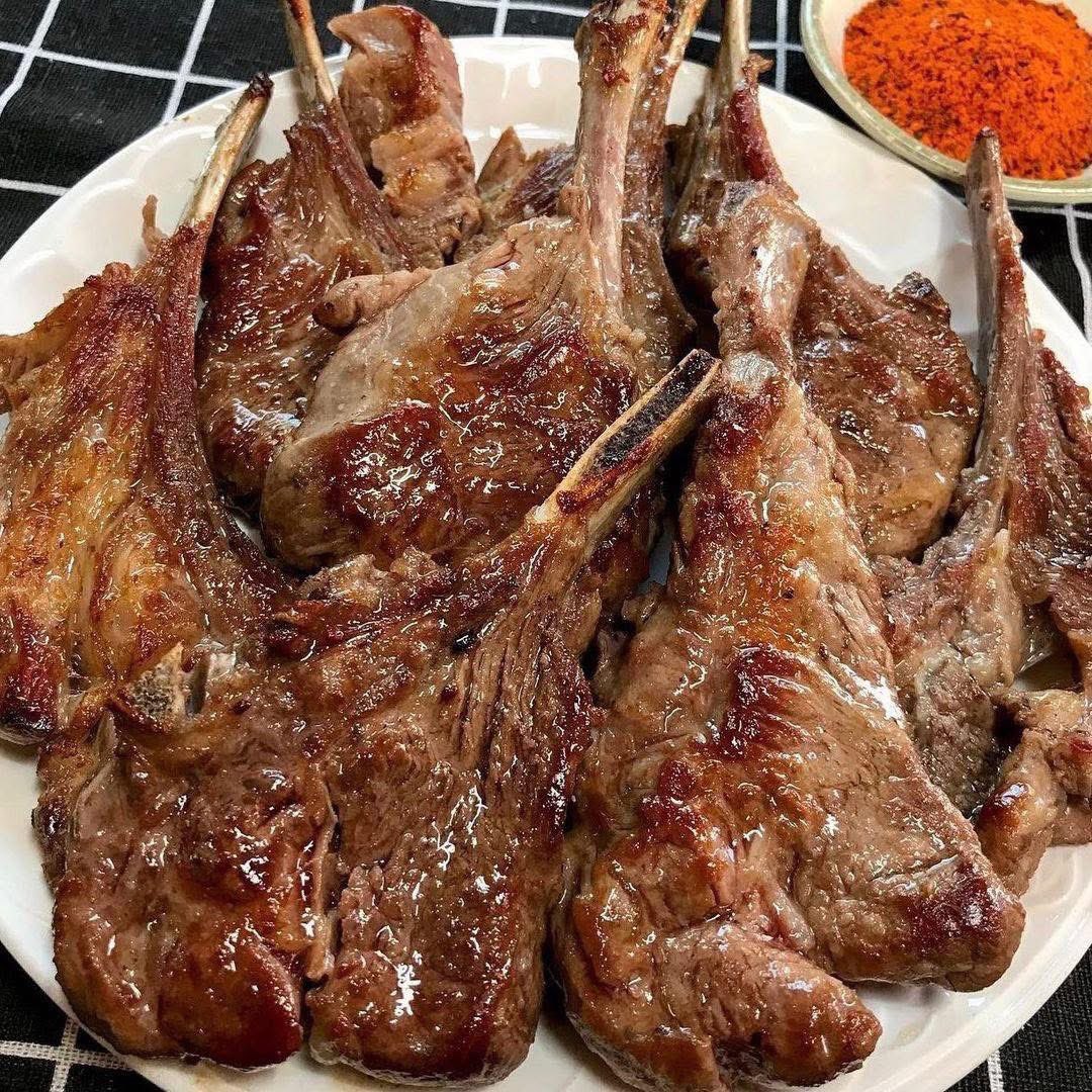 What are you eating this meat with 🤤🔥😋?