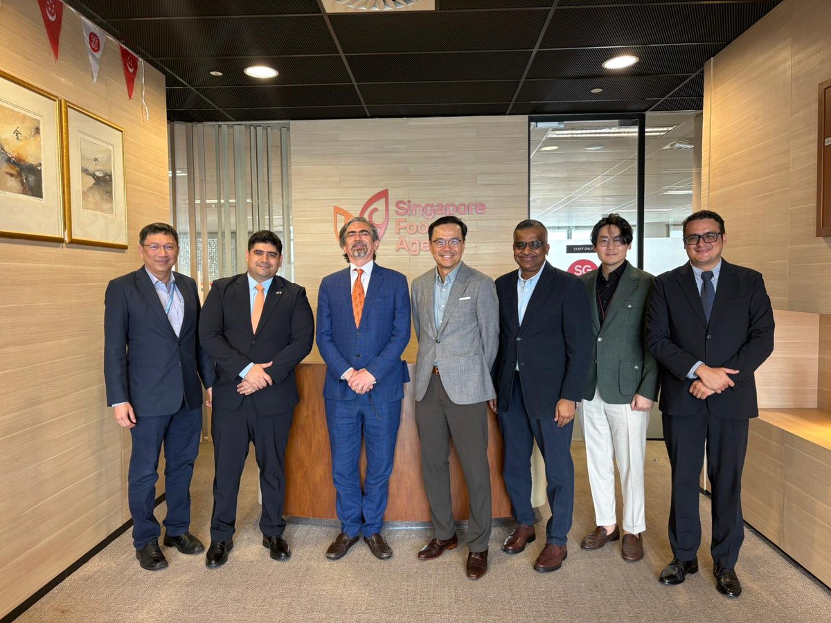 Con <a href="/sgmxcham/">Singapore-Mexico Chamber of Commerce</a> en reunión con Damian Chan, CEO de <a href="/SGFoodAgency/">Singapore Food Agency (SFA)</a>,  reconocimos  las sólidas exportaciones de  carne de res y cerdo mexicana, estableciendo objetivos de colaboración en #seguridad_alimentaria y en  la próxima Visita de Estado a México del Presidente <a href="/Tharman_S/">Tharman Shanmugaratnam</a>