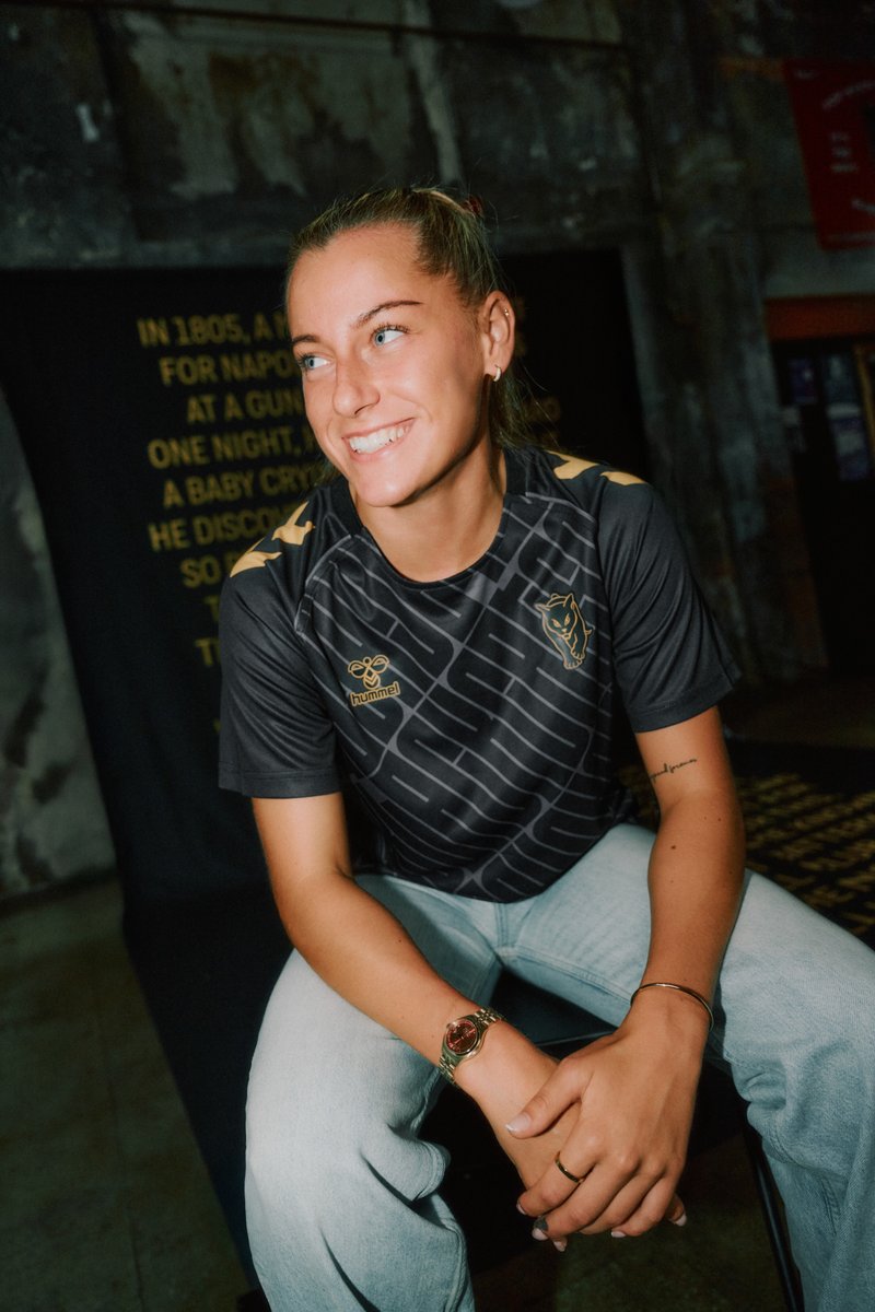 SAFCWomen's tweet photo. The Lasses 🖤 https://t.co/AR6pspWV41