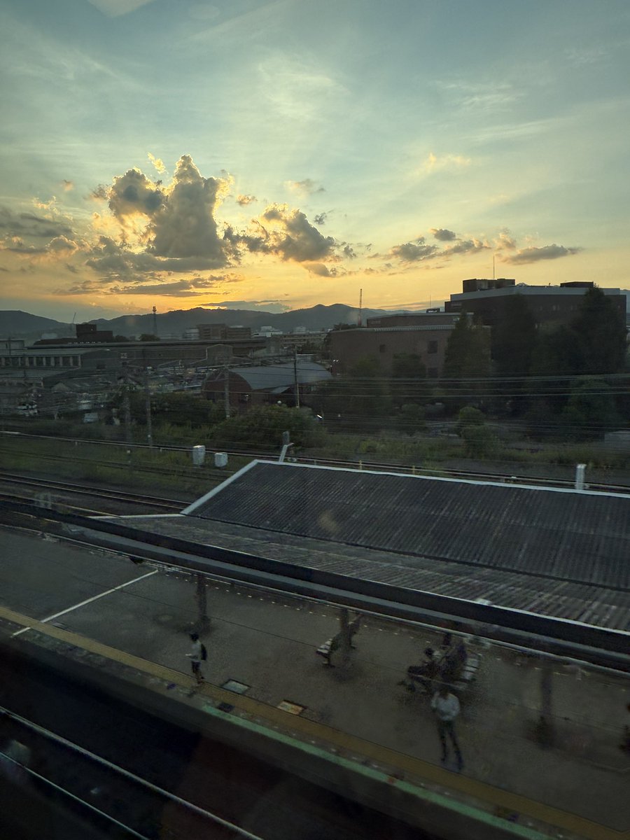 今日の空

2日間、甲子園観れてサイコーでした！
バイバイ、関西