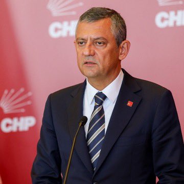 Mücahit Birinci: Zırvaların bitsin sana kendi öngördüğüm sürede cevap vereceğim. Hiçbir şeyin eskisi gibi olmayacak.

Özgür Özel: Cürmün kadar yer yakarsın Mücahit.