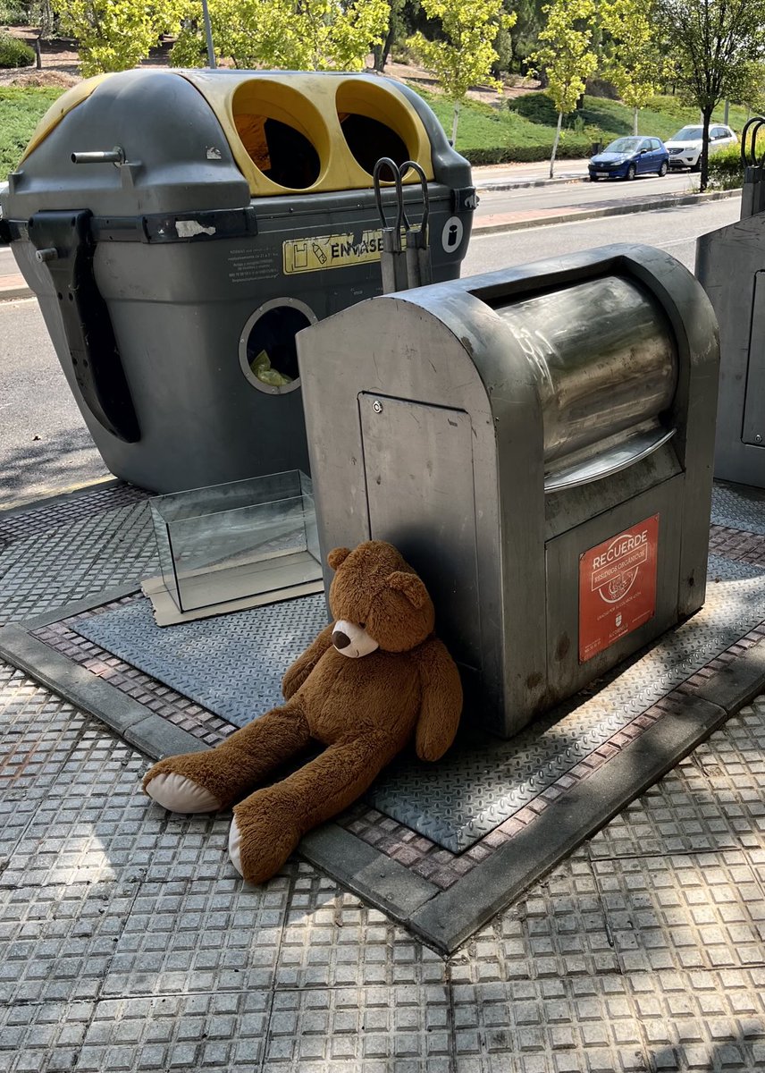 miguel_ducay's tweet photo. Con este calor hasta el oso huye de la Puerta del Sol…🥵🤷🏻‍♂️ https://t.co/HuieT1FJa4