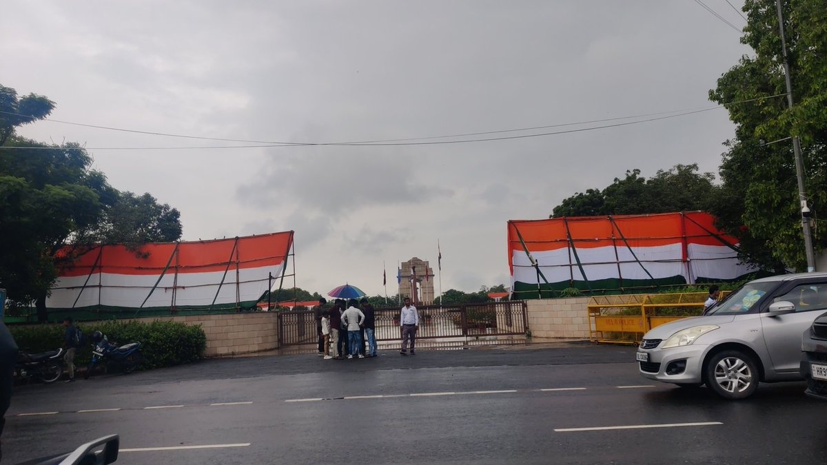 sidhant's tweet photo. Delhi gets ready for Independence Day https://t.co/sGY5V1T1qK