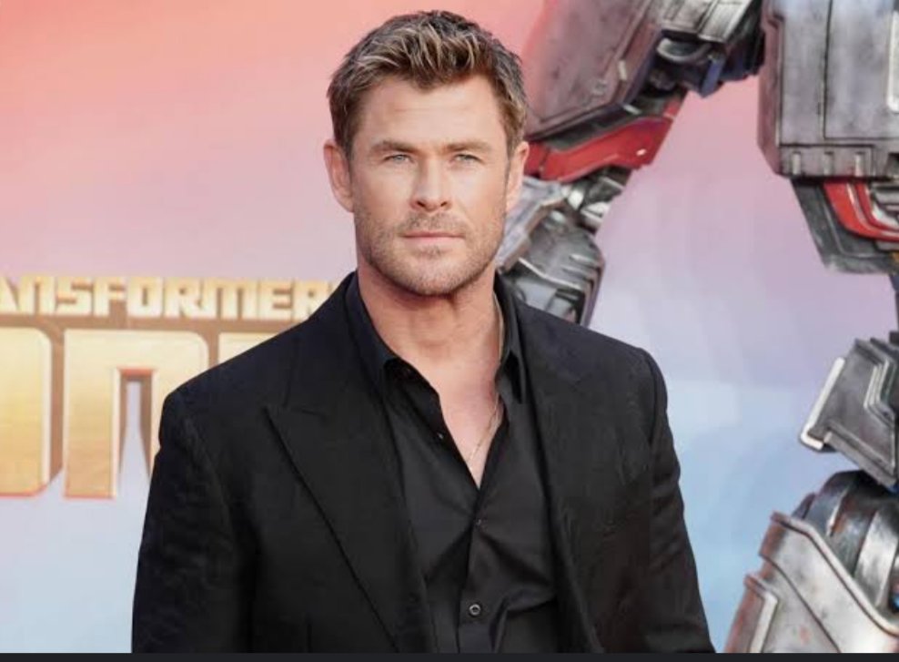 patelritiq's tweet image. 3/4
Chris Hemsworth as a young Optimus Prime (Orion Pax) was a huge risk, a change, especially following the iconic Peter Cullen. But he totally nailed it! He gave the character a new, youthful energy while respecting the legend. 

#ChrisHemsworth
#PeterCullen
#OptimusPrime