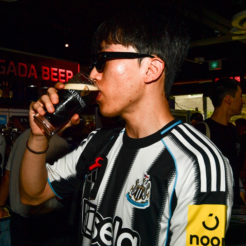 NUFC's tweet photo. One city. Two Icons 🖤🤍
 
We are proud to announce a partnership with Guinness - now serving at St James’ Park.
 
18+ | Drink Responsibly