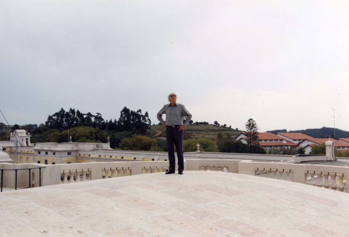 «Enfim, podemos fugir de tudo, não de nós próprios»

Memorial do Convento, 1982

* José Saramago em Mafra, foto de Juan-Ramón Iborra