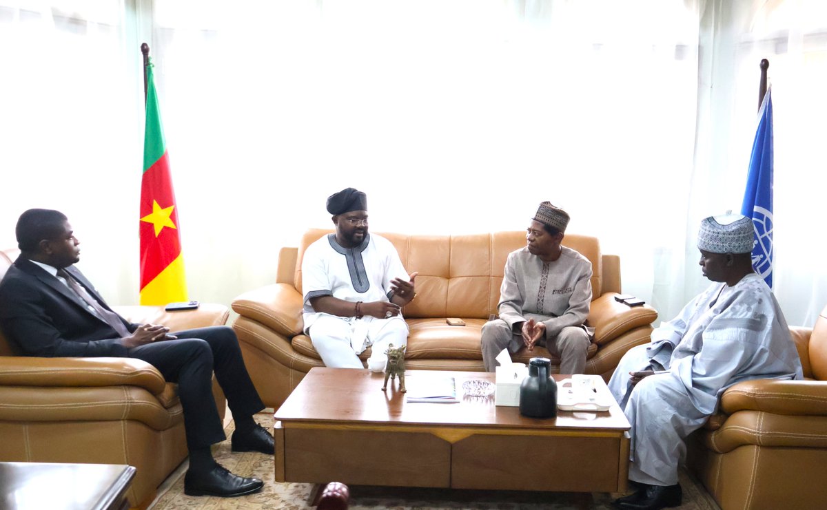 OIMCameroun's tweet photo. 🇨🇲🤝 L’OIM échange avec les parlementaires pour intégrer la migration dans les lois camerounaises.
🎯 Objectifs : développement, protection des migrants, gouvernance renforcée.
#Migration #Cameroun #OIM https://t.co/wqatchCi9Q