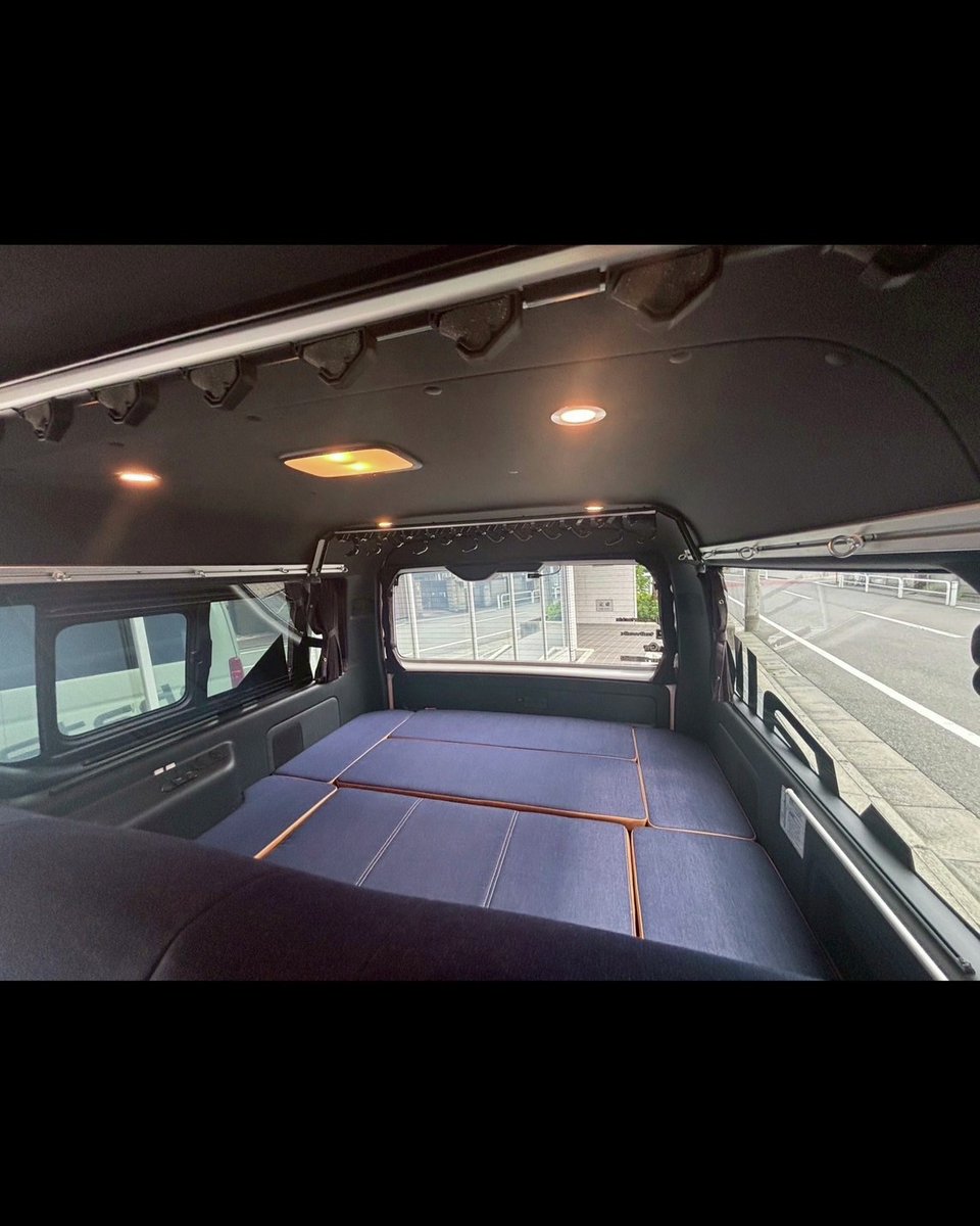 テイルウォーク社用車に釣り人仕様のハイエースが配備されました！

・左側面にはtailwalkロゴ
・ロッドホルダーでタックルを安全に収納！
・ベッドキットで車中泊も！
・大型クーラーボックスも余裕の積み込み！