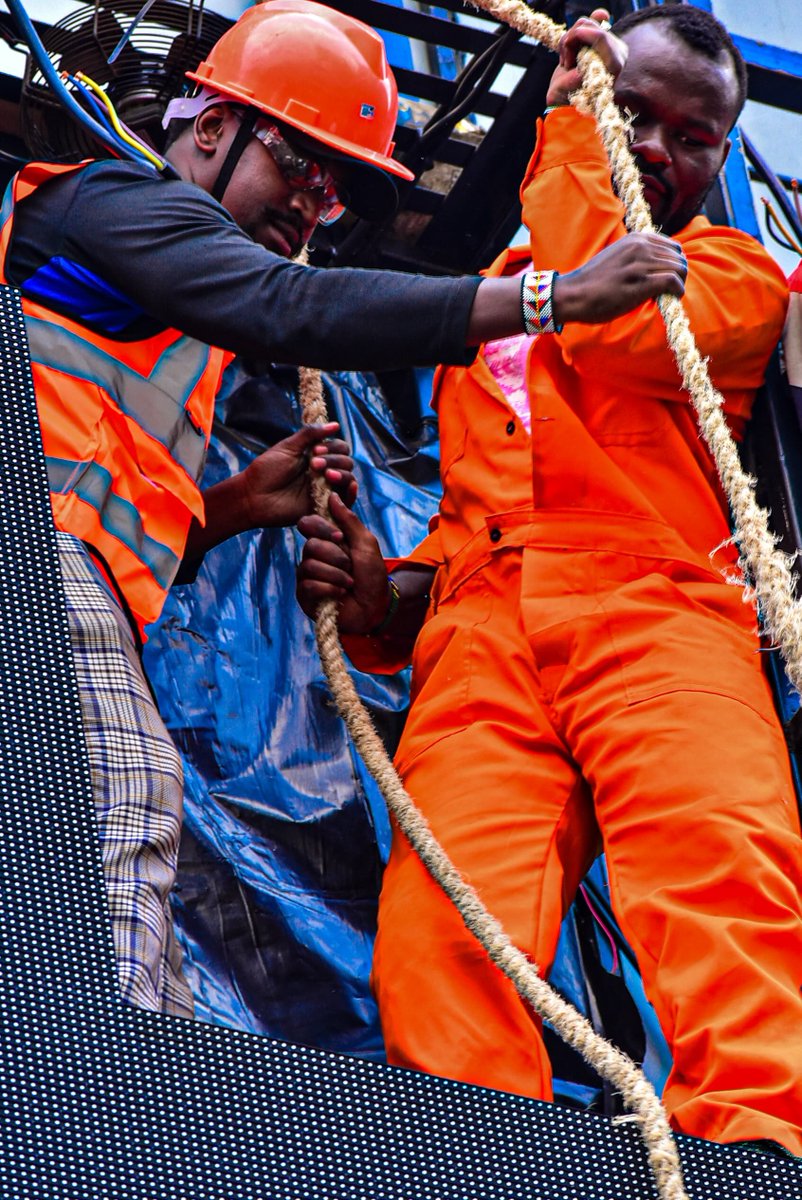 KenyaLed's tweet image. Installing brilliance, one pixel at a time. 🔆 #PixelPerfect #LEDPro #ledscreen installation for billboard church boardrooms halls Nairobi Kenya
