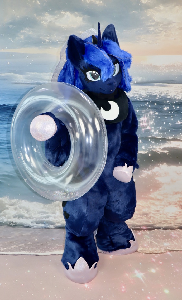 xiaoquandoki10's tweet photo. Let's go on a vacation to the seaside with Princess Luna~👑
Owner：@lunarweave https://t.co/qOMCNN8BQX