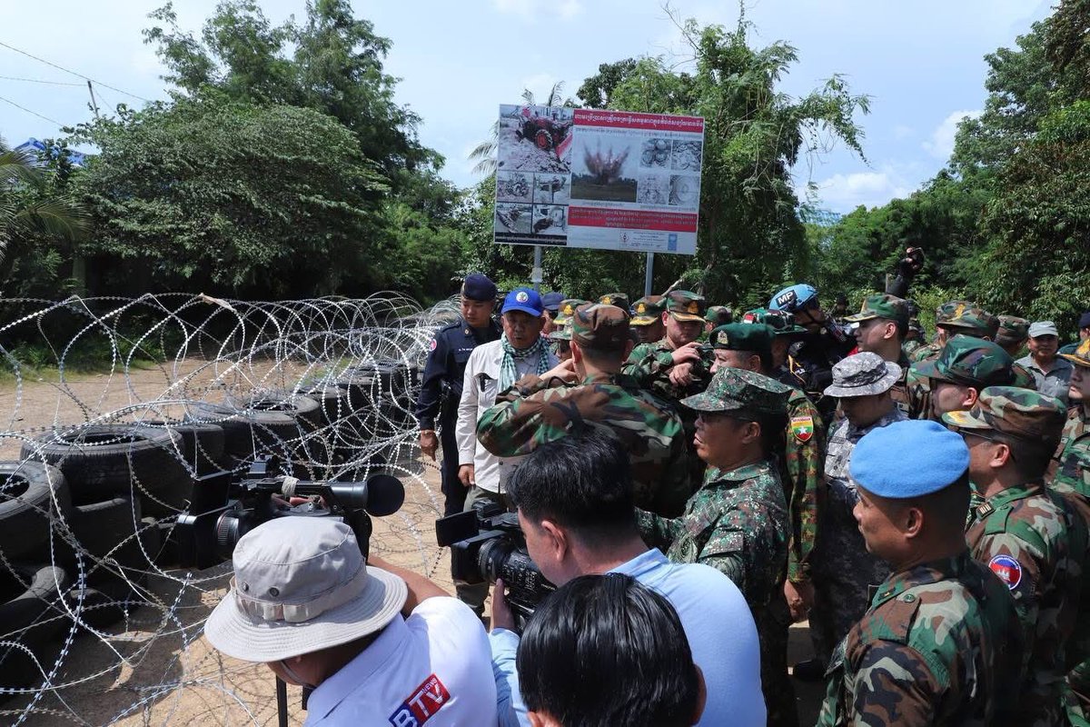 chornteth's tweet photo. A seven-nation Interim Observer Team (IOT), led by Malaysian Defence Attaché to the Kingdom of Cambodia conducted an observation visit to Prey Chan Village, O’ Bei Choan  Commune, Srok O’ Chrov District, Banteay Meanchey Province. https://t.co/rGaO22AMCe