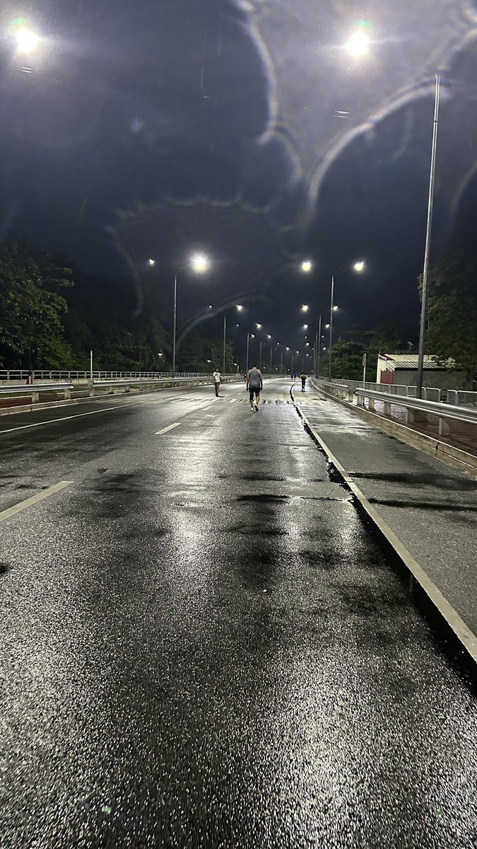 PitchSenyor's tweet photo. ☔️ https://t.co/OfrE7uCOhZ