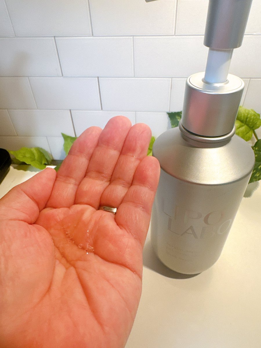 nonnon_noa's tweet image. LIPOLABOシャンプー、トリートメント、ヘアミルクを使ってみたよ♡髪の毛に潤いとハリが出て、元気になった気がするので、暫く続けてみようかな？髪の毛に元気がないな？と感じた時にオススメしたいヘアケアだよ。#PR #リポラボ #LIPOLABO #うねり髪の構造改革 #活性ケラチン #トステア #ジマレイン酸