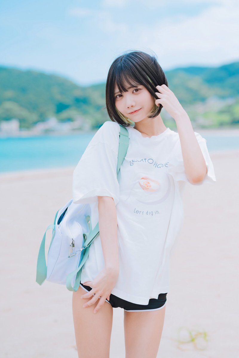 【🦎#C106 おしながき🍼】

✨2日目 西ホール2 き43a✨

今回もひまわりさんとの写真集です☀️🍉

新刊セットはかれこの描き下ろし
アクキーやアイススプーンがついてきます🍨

いっぱい頑張ったのでぜひGETしてね🫶🏻

後日通販もあるので、現地に来れない人も
今後の情報をお待ちくださいっっ❕ https://t.co/ADIzYoTM4i