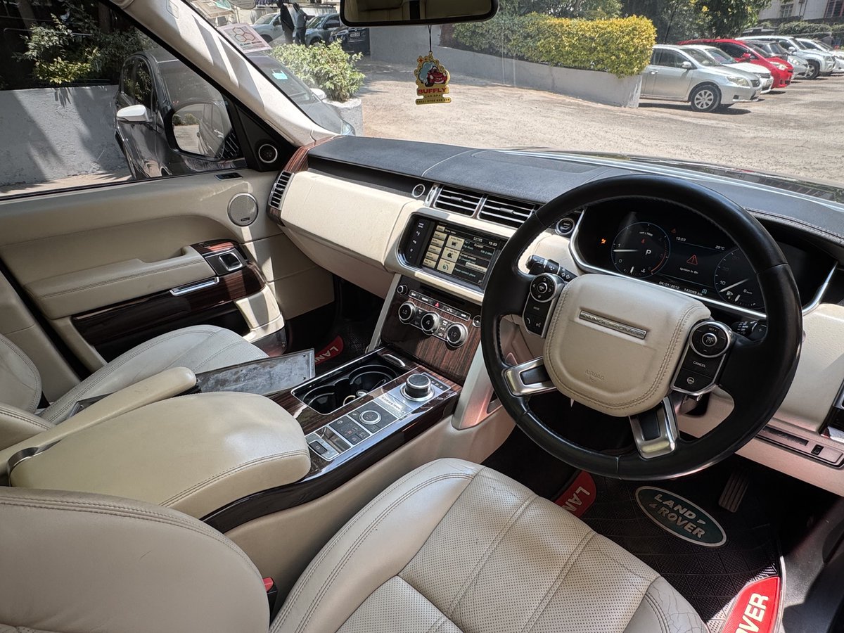 For the L405 RR Lovers, I have a an amazing deal on this 2013 Ranger Rover vogue. 3L diesel. 
140k kms. Full panoramic. Rear entertainment.

Pocketing KES 5.79M only /=. 

0727526576 📞 ☎️