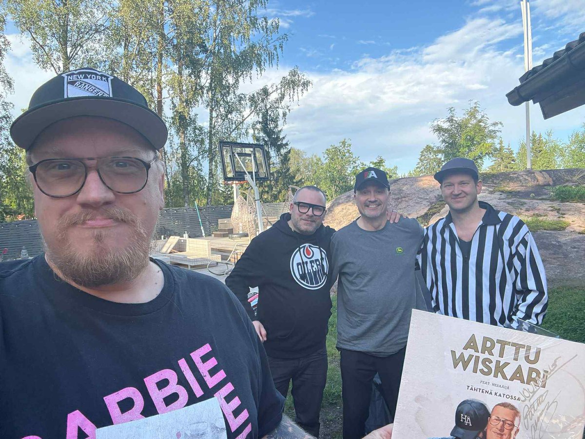 Toiseksi viimeinen Bucket-listani tavoite toteutui! Pääsin vierailemaan lepakkoluolassa Artun, Villen ja Timon luona. Kyselivät lähinnä Öljystä. Tämä @Lepakkovuoro’n jakso tullee ulos lähipäivinä #NHLfi
