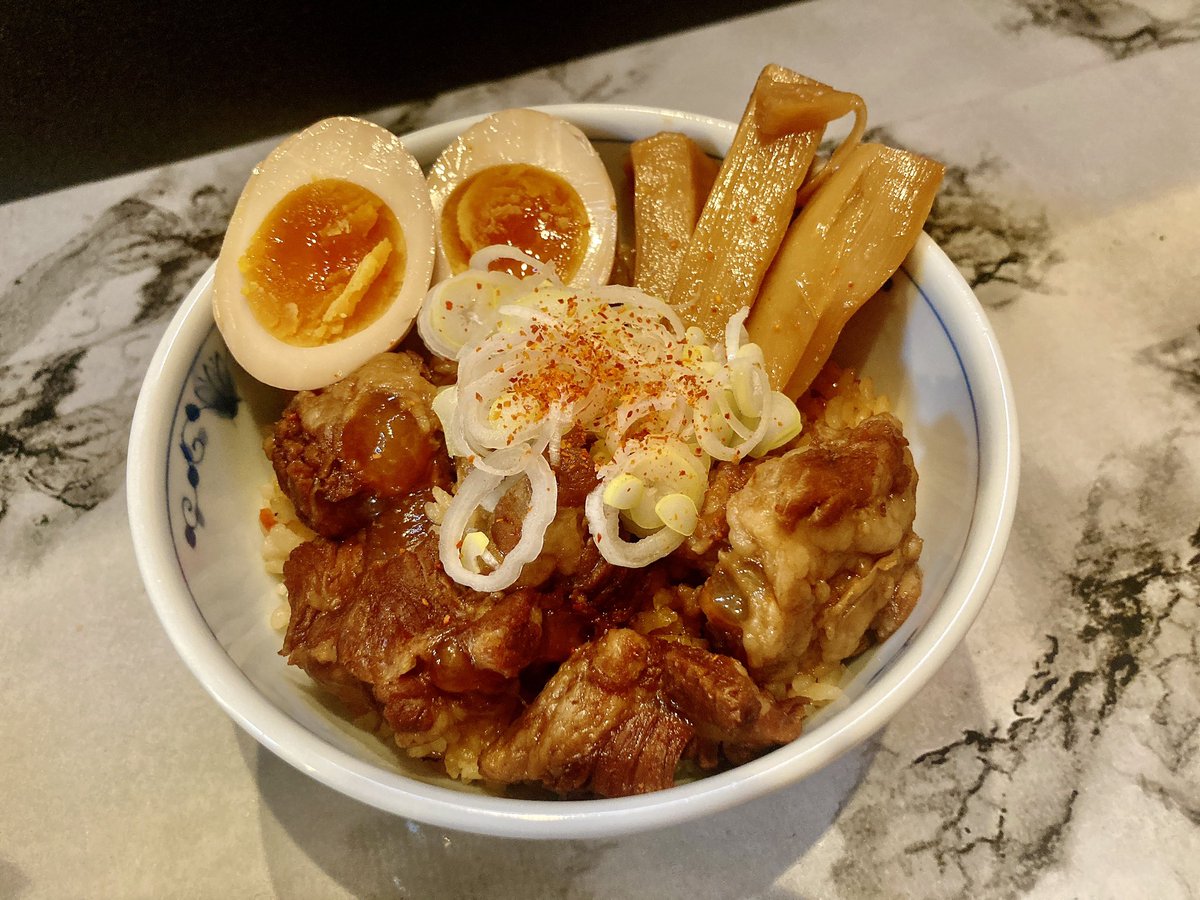 📍中華そば専門 とんちぼ
🍚豚バラなんこつご飯
🐣味玉メンマ

絹の様な舌触りと
衝撃的な口溶けに悶絶‼️

ねっとりと絡みつき
多幸感に満たされる
極上の美味しさに感激…😭

こんなに美味しいお土産が
頂けるなんてシアワセ🥺

ラーさん差し入れ
ありがとうございました🙇‍♀️
ご馳走様です🙏✨#めるテレ