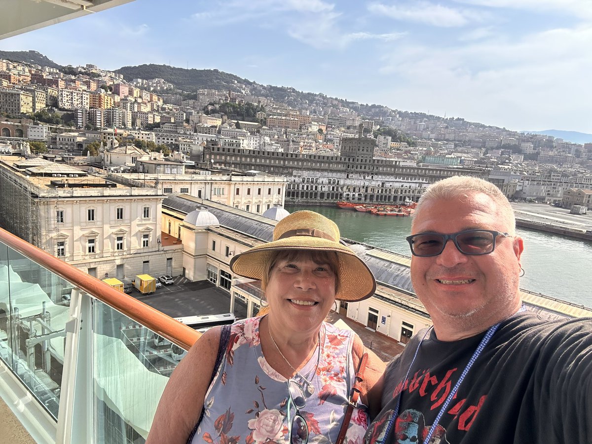 Paulieflix's tweet image. Listening now from Genoa Italy..
#P1Power