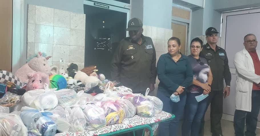 Yamilet Herrera (@yamilet50088609) on Twitter photo 🇨🇺Entre juguetes, abrazos y sonrisas, la Delegación Provincial del Ministerio del Interior (Minint) junto a la Primera Secretaria del PCC, <a href="/SuselyMorfaG/">Susely Morfa González</a> y la Gobernadora <a href="/MilaxyA/">Milaxy Yanet Sánchez Armas</a> , llevó esperanza a dos espacios la Casa de Niños sin Amparo parental. #VillaClaraConTodos 🇨🇺Entre juguetes, abrazos y sonrisas, la Delegación Provincial del Ministerio del Interior (Minint) junto a la Primera Secretaria del PCC, <a href="/SuselyMorfaG/">Susely Morfa González</a> y la Gobernadora <a href="/MilaxyA/">Milaxy Yanet Sánchez Armas</a> , llevó esperanza a dos espacios la Casa de Niños sin Amparo parental. #VillaClaraConTodos