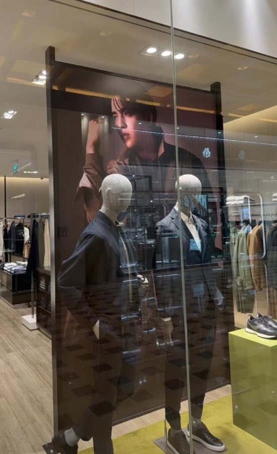 scoups new poster for BOSS in singapore, marina bay sands! #에스쿱스