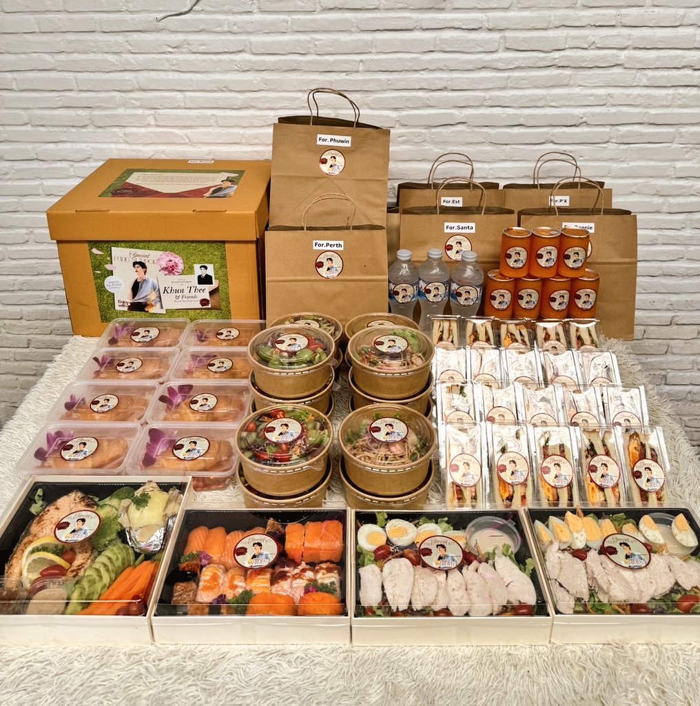 ppnaravit_home's tweet photo. Food Support for #MeAndTheeSeriesQ7

มื้อเย็นมาแล้วจ้า มาพักผ่อนทานอาหารอร่อยๆ กันก่อนน้า 💖✨

🧡 @ppnaravit
-สลัดอกไก่
-สเต็กปลาแซลมอน
-ซูชิ
-ครัวซองต์
-สลัดผลไม้
-สปาเก็ตตี้ทะเล
-Drinks 

🤍 @phuwintang
-สลัดอกไก่
-ครัวซองต์
-สลัดผลไม้
-สปาเก็ตตี้ทะเล
-Drinks 

♥️ Est , Bonnie , Perth, Santa , P'X
-สปาเก็ตตี้ทะเล
-ครัวซองต์
-สลัดผลไม้
-Drinks 

🩵 Staff 
-แซนวิช

Special thank : #WriteForPond Indonesia 🇮🇩

#ppnaravit